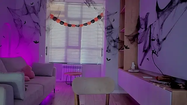 RileyMee online show from 10.31.25