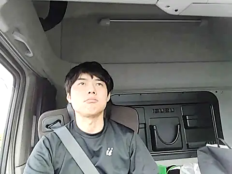 Snapshot of whitebriefboy chatting on 04.18.26 whitebriefboy online show from 04.18.26