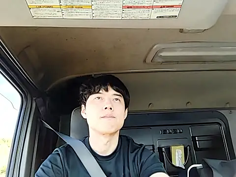 Snapshot of whitebriefboy chatting on 05.31.26 whitebriefboy online show from 05.31.26