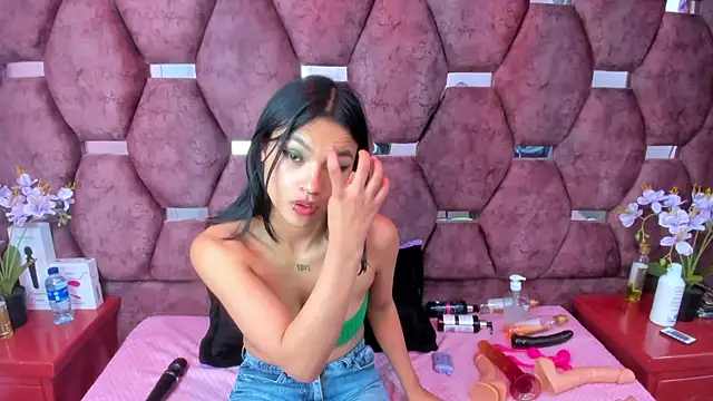 Snapshot of SaraLoveee_ chatting on 03.09.25 SaraLoveee  online show from 03.09.25