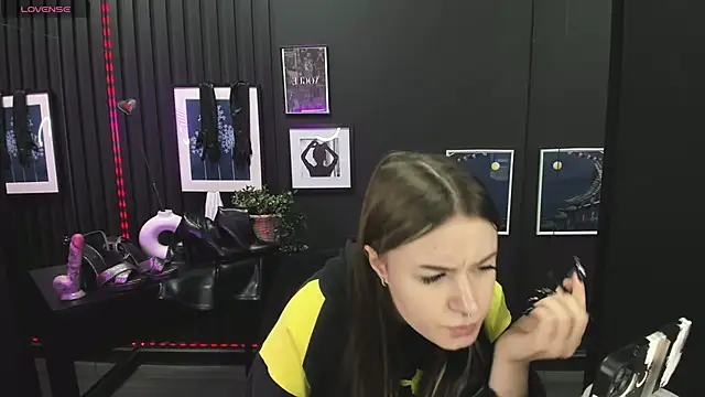 Snapshot of Lily_Moonlight chatting on 02.16.25 Lily Moonlight online show from 02.16.25