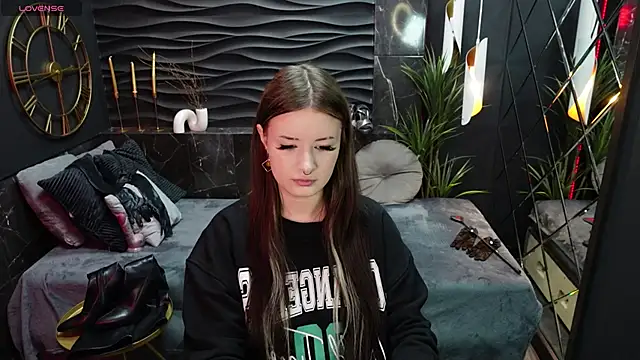 Snapshot of Lily_Moonlight chatting on 03.20.25 Lily Moonlight online show from 03.20.25