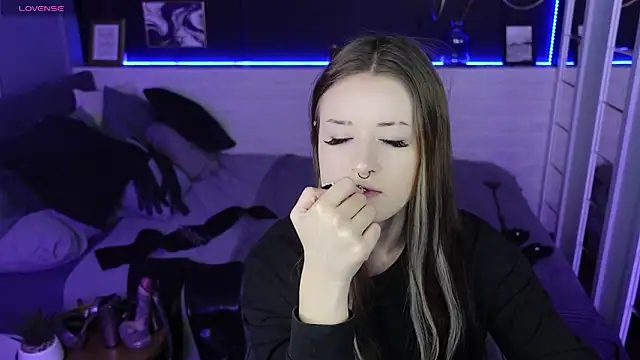 Snapshot of Lily_Moonlight chatting on 03.21.25 Lily Moonlight online show from 03.21.25