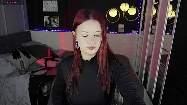 Snapshot of Lily_Moonlight chatting on 10.01.25 Lily Moonlight online show from 10.01.25