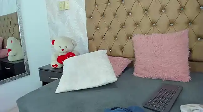 Snapshot of any_rox chatting on 02.07.25 any rox online show from 02.07.25