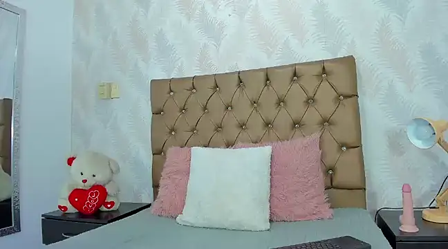 Snapshot of any_rox chatting on 02.08.25 any rox online show from 02.08.25