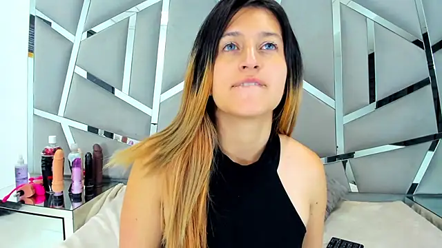 GiaRoussel online show from 02.09.25