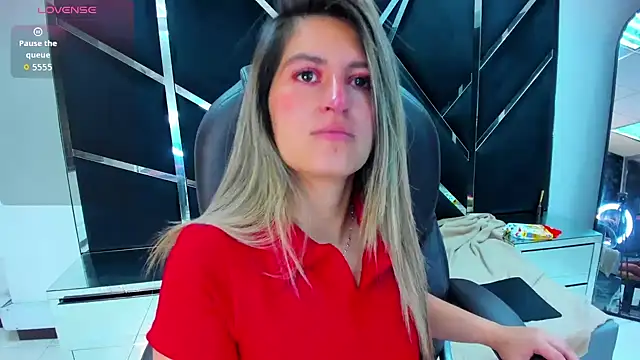 GiaRoussel online show from 10.14.25