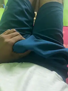 Snapshot of pussylover143x chatting on 11.11.25 pussylover143x online show from 11.11.25