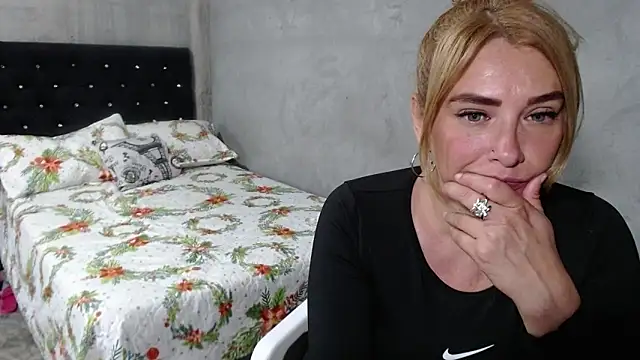 Snapshot of GeovannaFranco chatting on 03.17.26 GeovannaFranco online show from 03.17.26