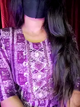 Snapshot of SexyAndHottie chatting on 03.11.25 SexyAndHottie online show from 03.11.25
