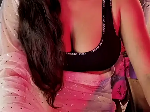 Snapshot of SexyAndHottie chatting on 11.02.25 SexyAndHottie online show from 11.02.25