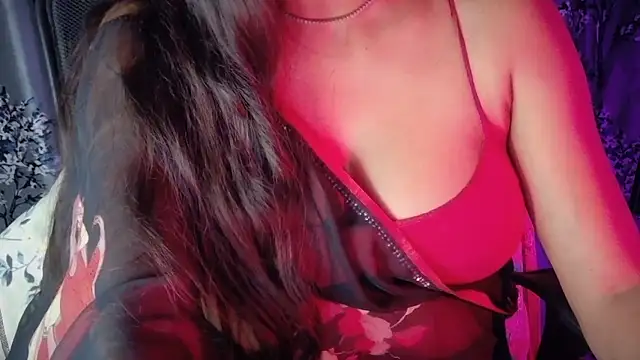 Snapshot of SexyAndHottie chatting on 11.10.25 SexyAndHottie online show from 11.10.25