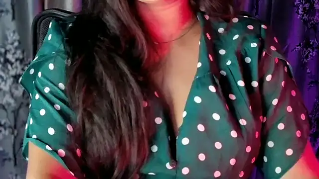 Snapshot of SexyAndHottie chatting on 02.05.26 SexyAndHottie online show from 02.05.26