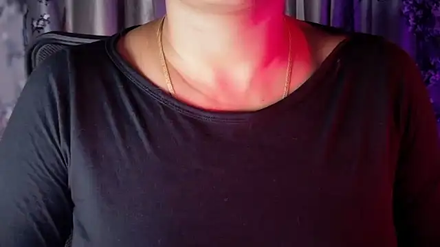 Snapshot of SexyAndHottie chatting on 02.22.26 SexyAndHottie online show from 02.22.26