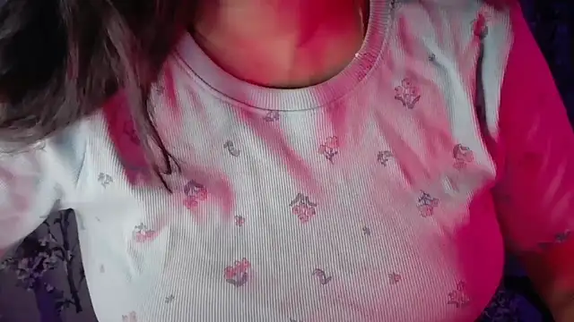 Snapshot of SexyAndHottie chatting on 04.10.26 SexyAndHottie online show from 04.10.26