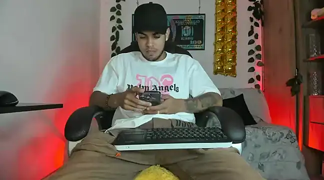 Snapshot of mikee_scooth chatting on 01.12.25 mikee scooth online show from 01.12.25