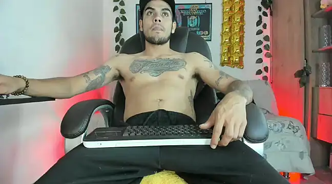 Snapshot of mikee_scooth chatting on 01.14.25 mikee scooth online show from 01.14.25