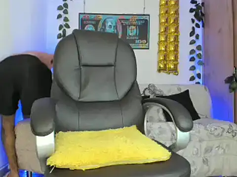 Snapshot of mikee_scooth chatting on 01.14.25 mikee scooth online show from 01.14.25