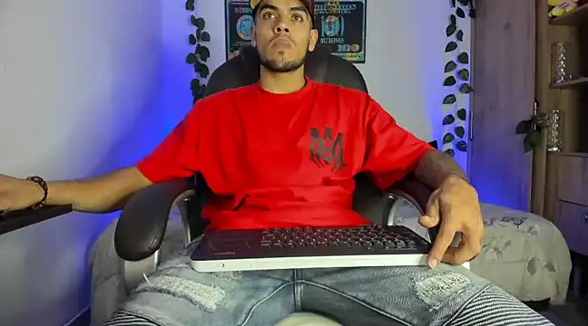 Snapshot of mikee_scooth chatting on 02.26.25 mikee scooth online show from 02.26.25