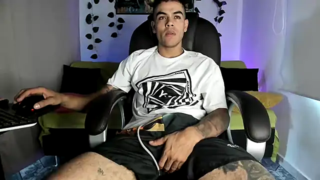 Snapshot of mikee_scooth chatting on 09.23.25 mikee scooth online show from 09.23.25