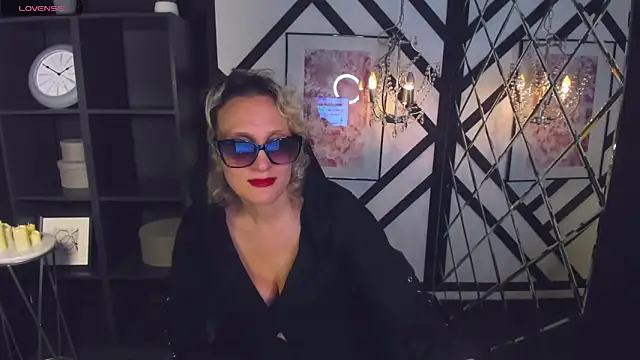 Queen Anna  online show from 01.14.25