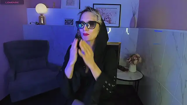 Queen Anna  online show from 01.23.25