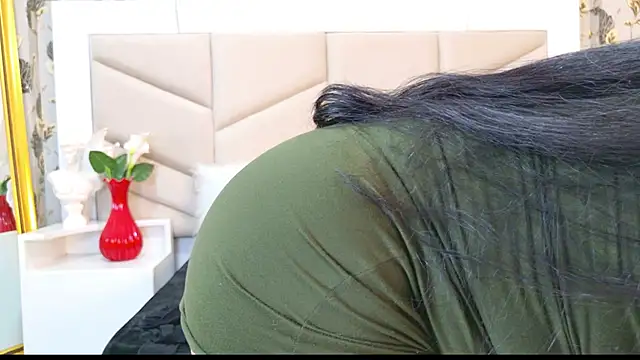 AlizonMoreti online show from 10.26.25