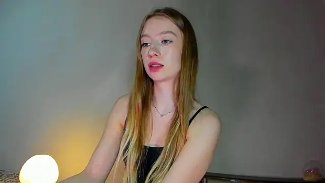 Snapshot of minidivaa_ chatting on 04.18.26 minidivaa online show from 04.18.26
