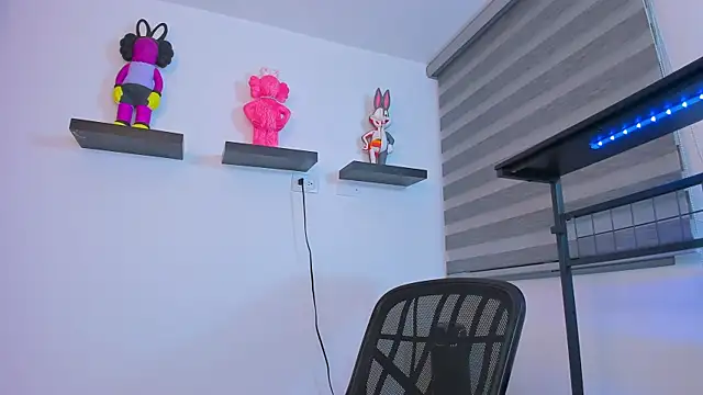 Gangster Girl online show from 11.20.25