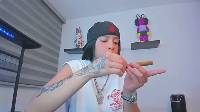 Gangster Girl online show from 11.26.25