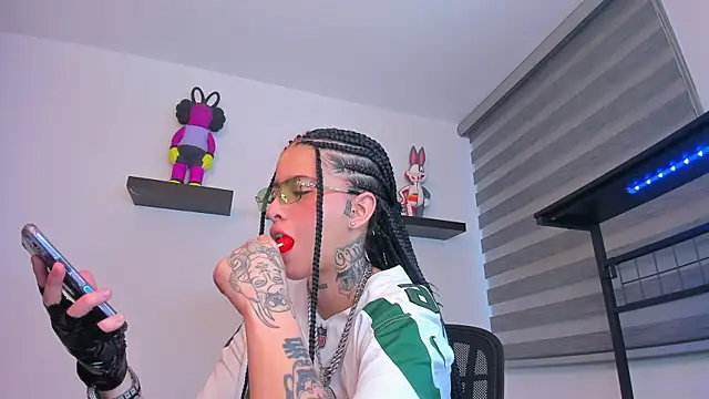 Gangster Girl online show from 12.21.25