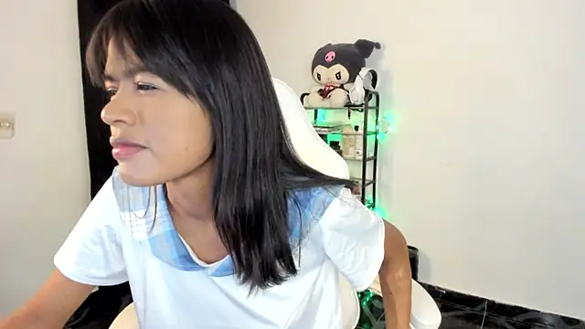 meganthompsonn22 online show from 04.01.26