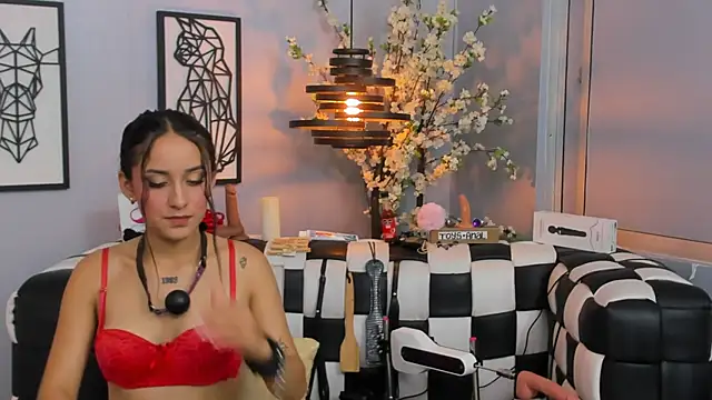 SARAFOXX  online show from 12.22.24