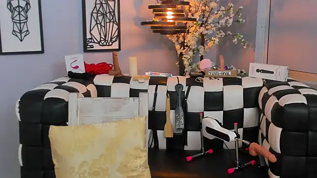 SARAFOXX  online show from 12.22.24