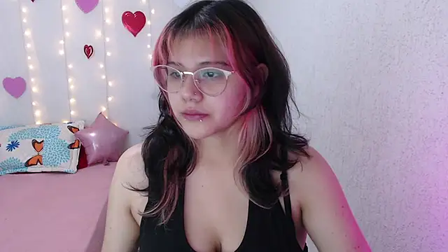 Snapshot of mixie_cute chatting on 02.16.25 mixie cute online show from 02.16.25