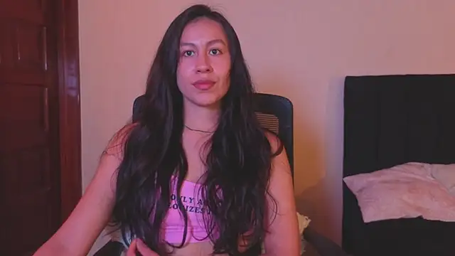 Snapshot of EmiGomez_ chatting on 07.12.26 EmiGomez online show from 07.12.26
