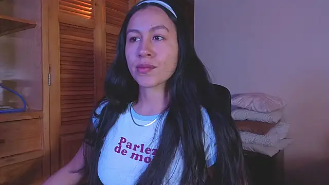Snapshot of EmiGomez_ chatting on 07.18.26 EmiGomez online show from 07.18.26