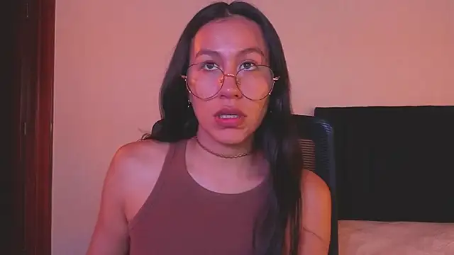 Snapshot of EmiGomez_ chatting on 07.24.26 EmiGomez online show from 07.24.26