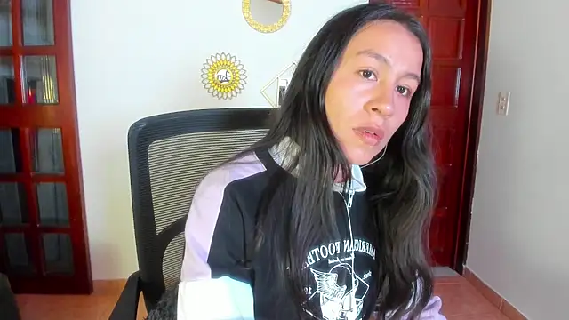 Snapshot of EmiGomez_ chatting on 07.28.26 EmiGomez online show from 07.28.26