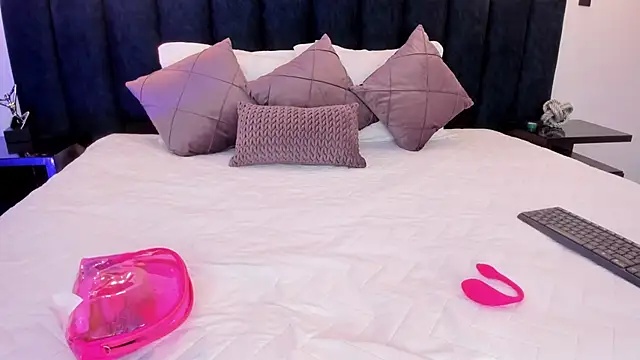 susyy7 online show from 02.28.26