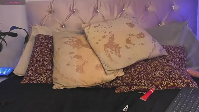 Redpandaa  online show from 01.30.25