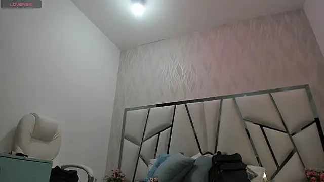 Snapshot of Victoriaa_millers chatting on 02.15.26 Victoriaa millers online show from 02.15.26