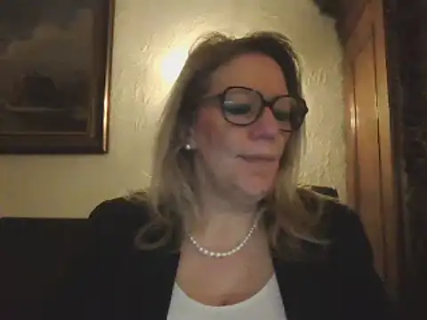Snapshot of Silkesquirt chatting on 01.22.25 Silkesquirt online show from 01.22.25
