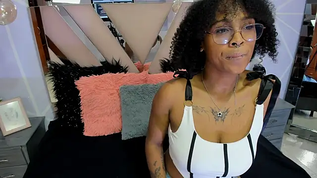 Snapshot of Elith_noa chatting on 01.24.25 Elith noa online show from 01.24.25