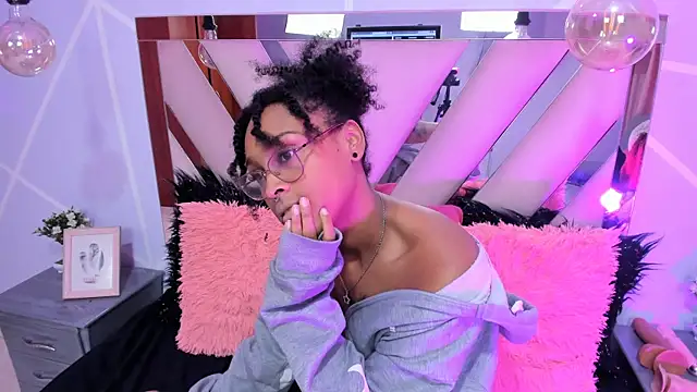 Snapshot of Elith_noa chatting on 01.31.25 Elith noa online show from 01.31.25