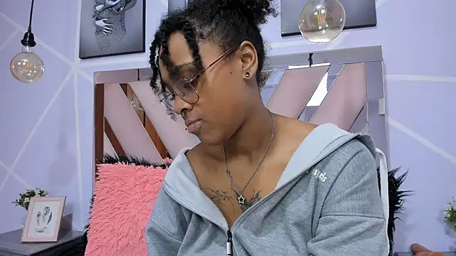 Snapshot of Elith_noa chatting on 02.01.25 Elith noa online show from 02.01.25