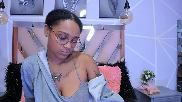 Snapshot of Elith_noa chatting on 02.04.25 Elith noa online show from 02.04.25
