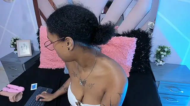 Snapshot of Elith_noa chatting on 02.06.25 Elith noa online show from 02.06.25