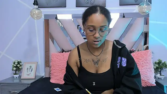 Snapshot of Elith_noa chatting on 02.12.25 Elith noa online show from 02.12.25